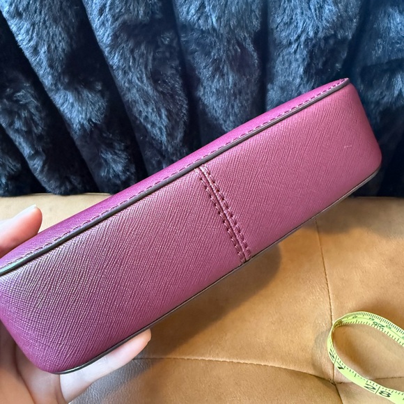 Michael Kors pouchette with Gold Chain - Picture 3 of 8